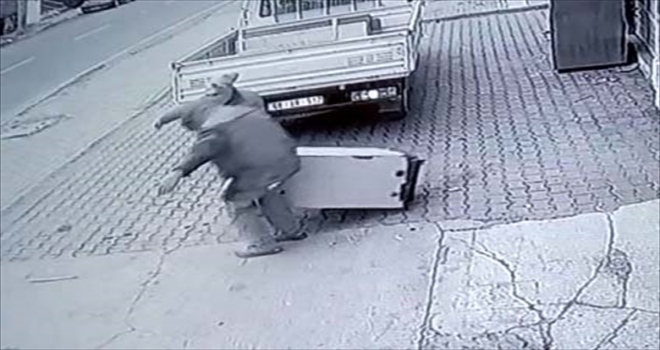 Aksaray'da kalorifer kazanının çalınması güvenlik kamerasında