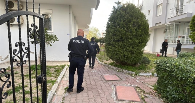 Antalya'da komşusunu silahla yaralayan emekli polis kendisini ihbar etti