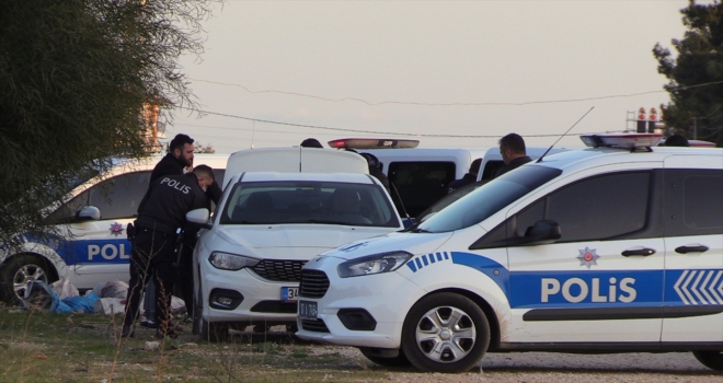 Antalya'da otomobilin bagajında erkek cesedi bulundu