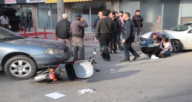 Antalya'da otomobille çarpışan motosiklet sürücüsü yaralandı