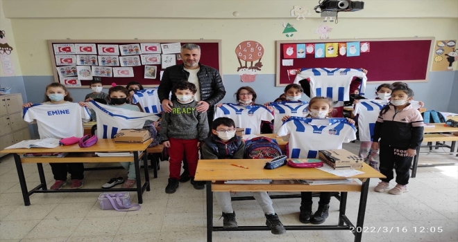 Belediye Başkanı, öğrencilerin forma talebini karşıladı