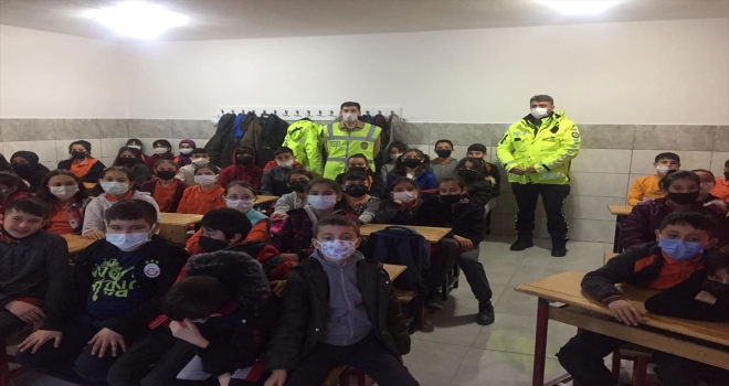 Karapınar'da ilköğretim öğrencilerine trafik eğitimi verildi