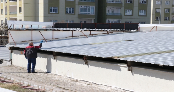 Kayseri'de AVM'nin otopark çatısından düşen çocuk yaralandı