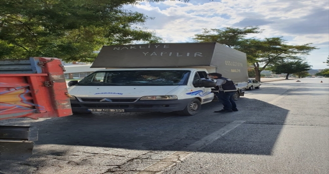 Kayseri polisi kağıt ve hurda toplayanları denetledi