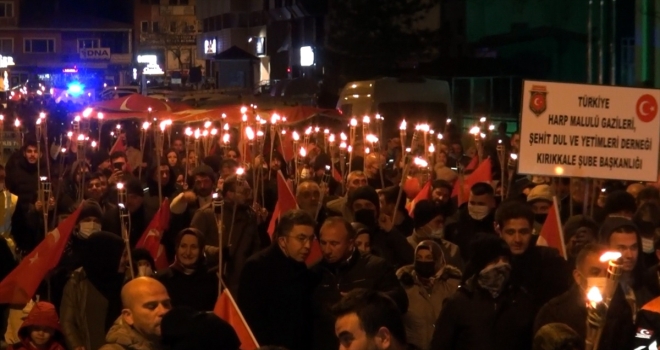Kırıkkale'de şehitler anısına fener alayı