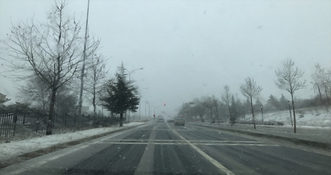 Kırşehir, Kırıkkale ve Yozgat'ta kar yağışı etkili oluyor