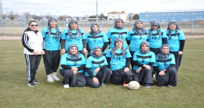 Nevşehir'de ev kadınlarından oluşan futbol takımı 