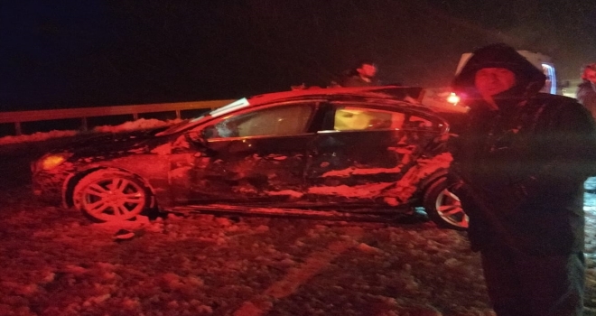 Sivas'ta tır ile otomobilin çarpıştığı kazada 1 kişi öldü, 3 kişi yaralandı 