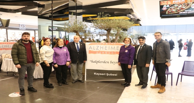 Türkiye Alzaymır Derneği Kayseri Şubesinden tanıtım standı