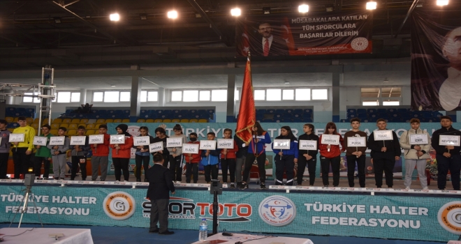 Yıldızlar Kulüpler Türkiye Halter Şampiyonası'nın açılış seremonisi yapıldı