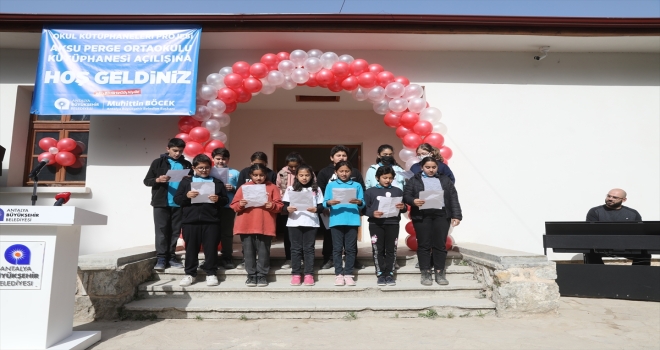 Aksu Perge Ortaokulu'nda Kardeş Kütüphanesi hizmete girdi
