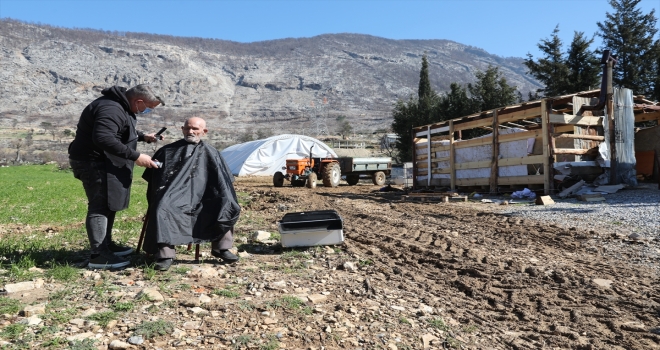 Antalya'da hasta, yaşlı ve engellilere evlerinde kuaför hizmeti veriliyor