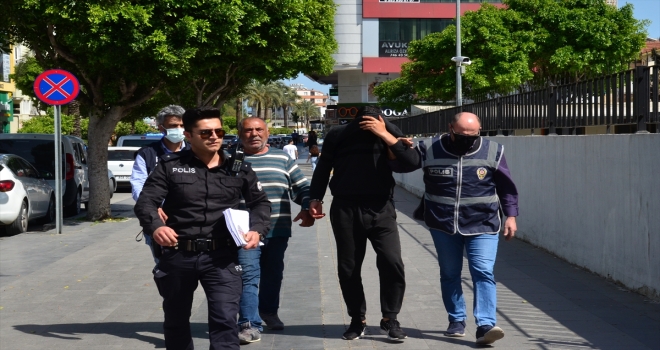 Antalya'da hastane güvenlik görevlisini darbeden baba ile oğlu gözaltına alındı