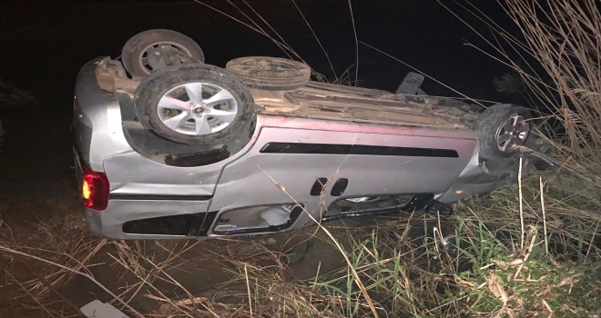 Antalya'da şarampole devrilen otomobildeki 5 kişi yaralandı