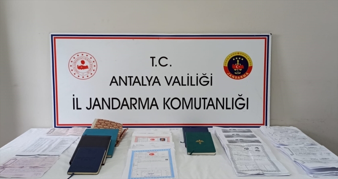 Antalya'da tefecilik ve yağma operasyonunda 5 zanlı yakalandı