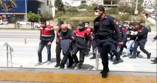 Antalya'da yasa dışı bahis operasyonunda yakalanan 3 zanlı tutuklandı