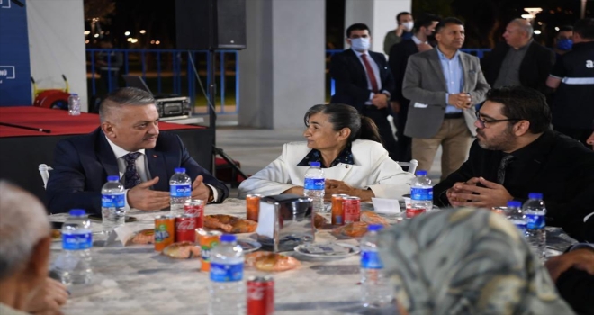 Antalya'daki Romanlar, iftarda buluştu