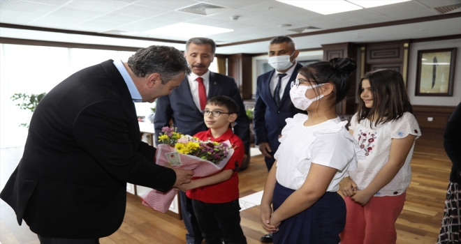 Başkan Demirbaş, görevini öğrenciye devretti
