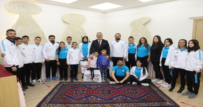 Başkan Savran genç sporcularla bir araya geldi