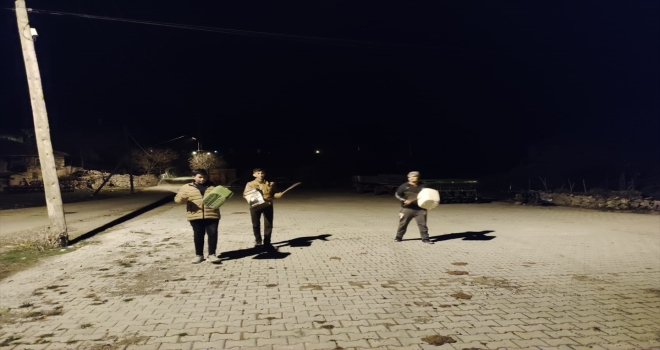 Başkan Tutal sahurda teneke çalan gençlere davul aldı