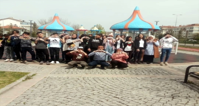 Beypazarı'nda öğrenciler parkı temizledi
