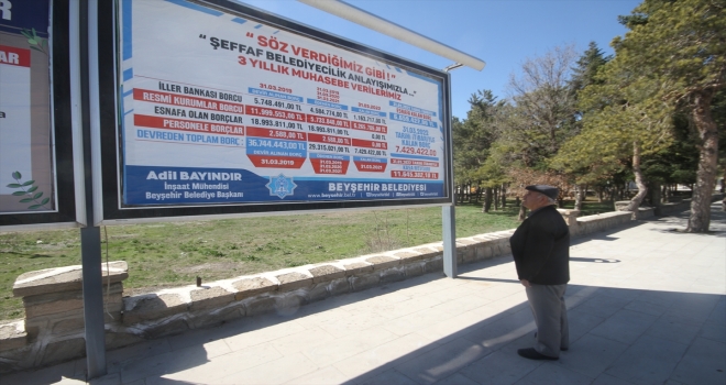 Beyşehir Belediyesi üç yıllık muhasebe verilerini şehrin billboardlarına astırdı