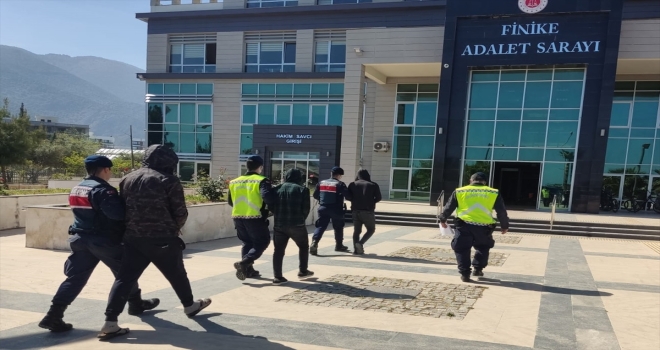 Finike'deki 6 hırsızlık olayının 3 şüphelisi yakalandı