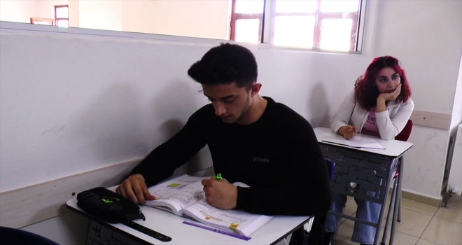 Genç milli sporcu Avrupa şampiyonluğu için rakiplerinin bileğini bükecek