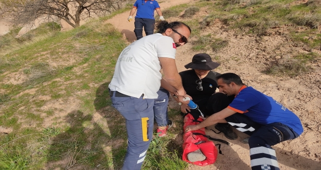 Kapadokya'da vadide yürürken düşen turist yaralandı