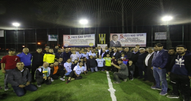 Kaş'ta Geleneksel Halı Saha Futbol Turnuvası düzenlendi