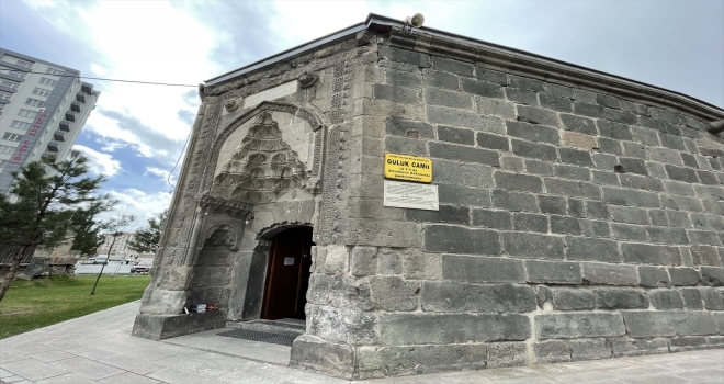 Kayseri'de cami girişine FETÖ elebaşının kitabını bırakan kişi aranıyor