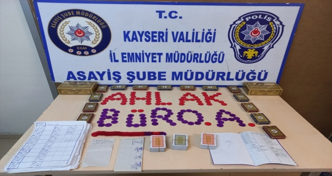 Kayseri'de kumar oynayan ve oynatan 16 kişiye 29 bin 104 lira ceza
