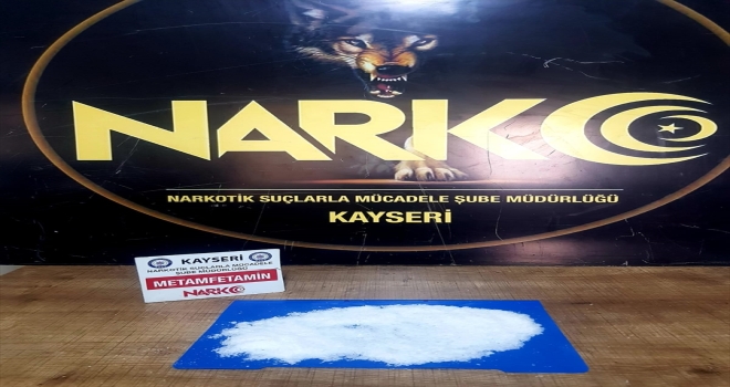 Kayseri'de otomobilin stop lambasında uyuşturucu ele geçirildi