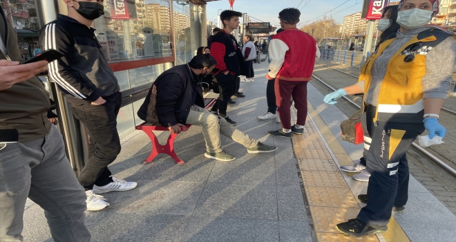 Kayseri'de tramvayda bıçaklı saldırıya uğrayan kişi yaralandı 