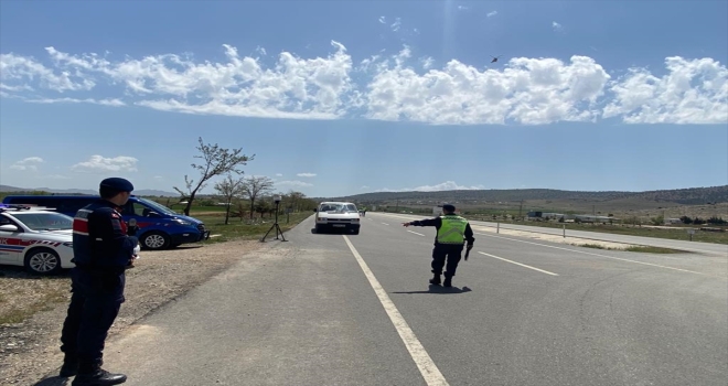 Konya'da jandarmadan bayram öncesi helikopterli trafik denetimi