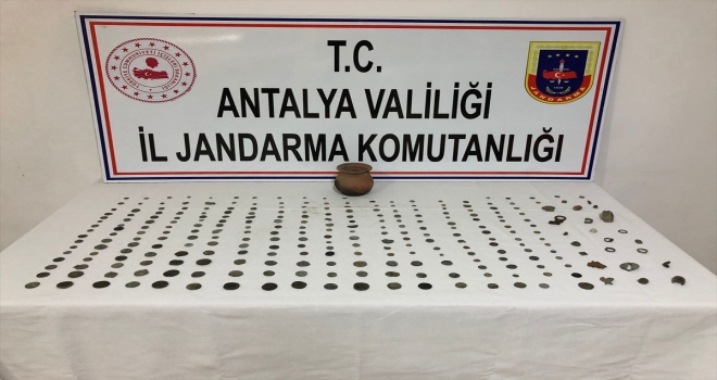 Kumluca'da tarihi eser kaçakçılığı iddiasıyla yakalanan 2 kişi, serbest bırakıldı