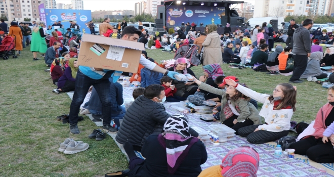 Melikgazi Belediyesi, çocukları iftarda buluşturdu