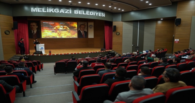 Melikgazi Belediyesi personeline uygulamalı yangın eğitimi verildi 