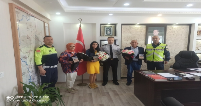 Serik'te trafik cezası bulunmayan 3 sürücü ödüllendirildi