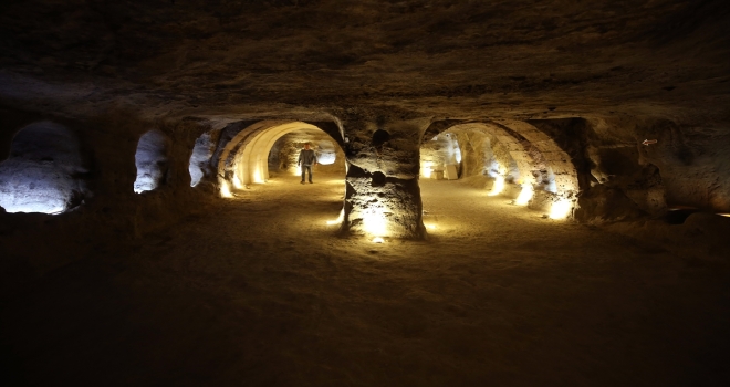 Tarihi yamaç yerleşimi Kayaşehir'de ortaya çıkarılan tünel turizme açılıyor