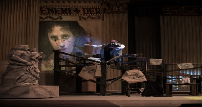 Tosca operasının dekoru Congresium'a kuruldu 