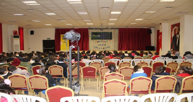 Yunak’ta kukla tiyatro gösterisi yapıldı