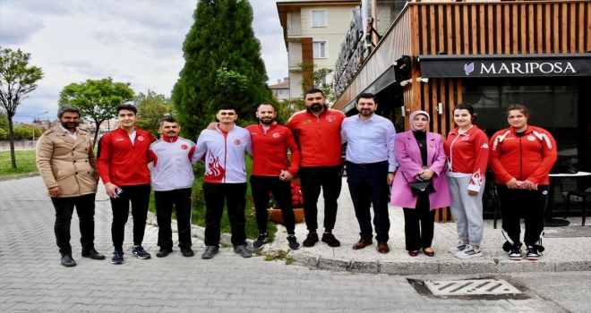 AK Parti'li Çizmelioğlu, milli sporcularla bir araya geldi