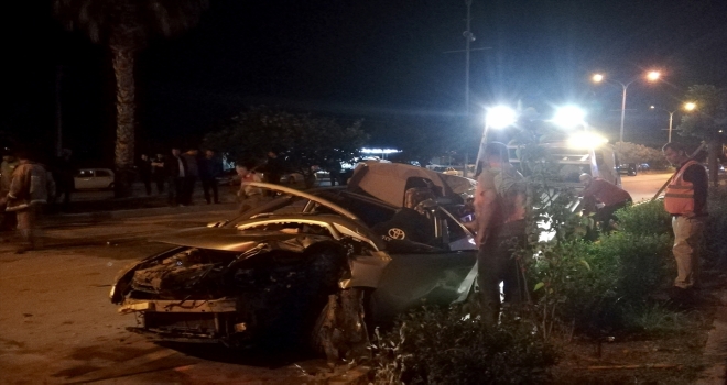 Antalya'da su tankerine çarpan otomobildeki kişi hayatını kaybetti 