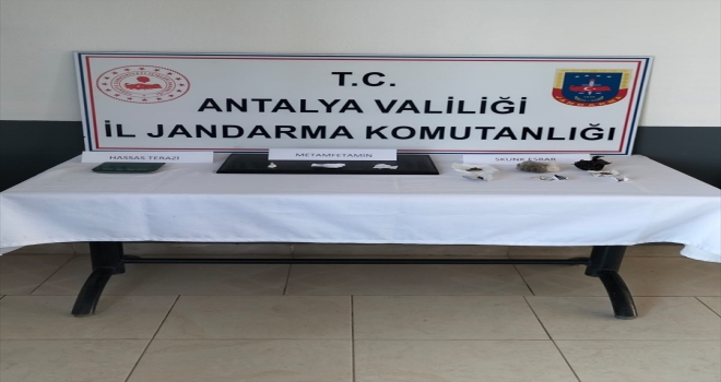 Antalya'da uyuşturucu operasyonunda 3 zanlı yakalandı
