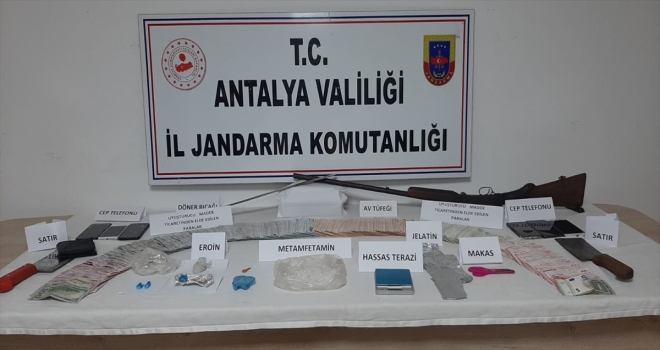 Antalya'da uyuşturucu operasyonunda 8 şüpheli yakalandı