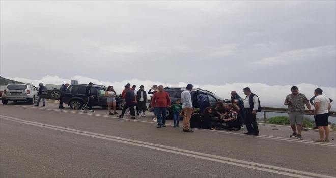 Antalya'daki trafik kazasında 4 kişi yaralandı
