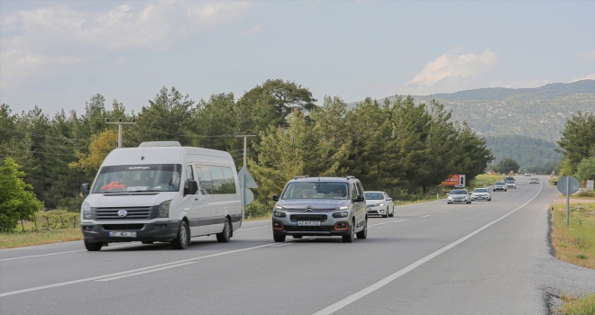 Antalya-Konya kara yolunda bayram tatili yoğunluğu yaşanıyor