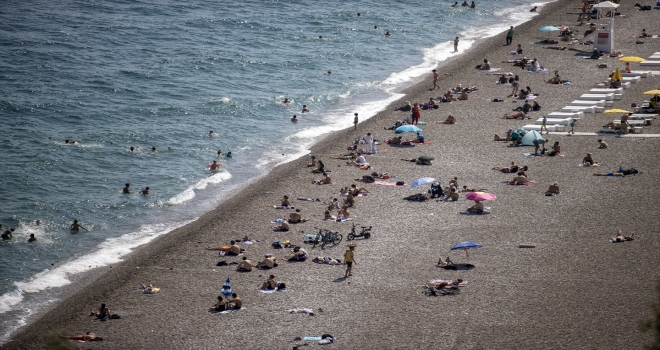 Antalya'ya hafta sonu günde yaklaşık 45 bin yabancı turist geliyor