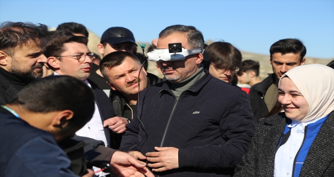 Bakan Kasapoğlu, Nevşehir'de gençlerle buluştu:
